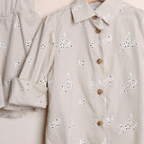 Geblümter Anzug mit Shorts