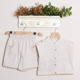 Geblümter Anzug mit Shorts