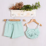 Schleifen-Outfit mit Shorts 