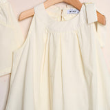 Zweifarbiges Kirschkleid 