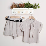 Geblümter Anzug mit Shorts