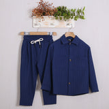 Passender Nadelstreifenanzug mit Hose 