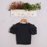 Kurzes T-Shirt mit Volants 