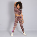 Animalischeres Outfit mit Leggings 