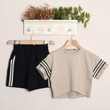 Geblümter Anzug mit Shorts