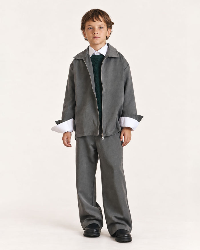 Completo grigio con camicia